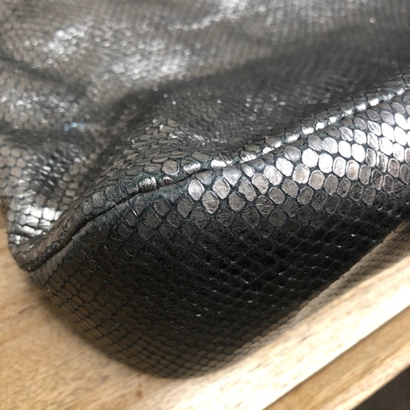Michael Kors Skorpios metallic snakeskin bag - Picture 3 of 16